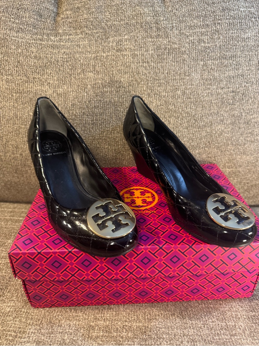 Tory Burch Quinn 65mm Wedges Black with Gold Double T Size 8.5